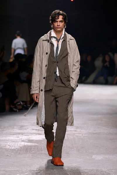 Look 32